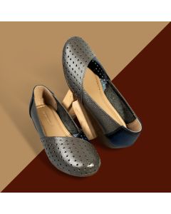 Women leather round toe pumps
