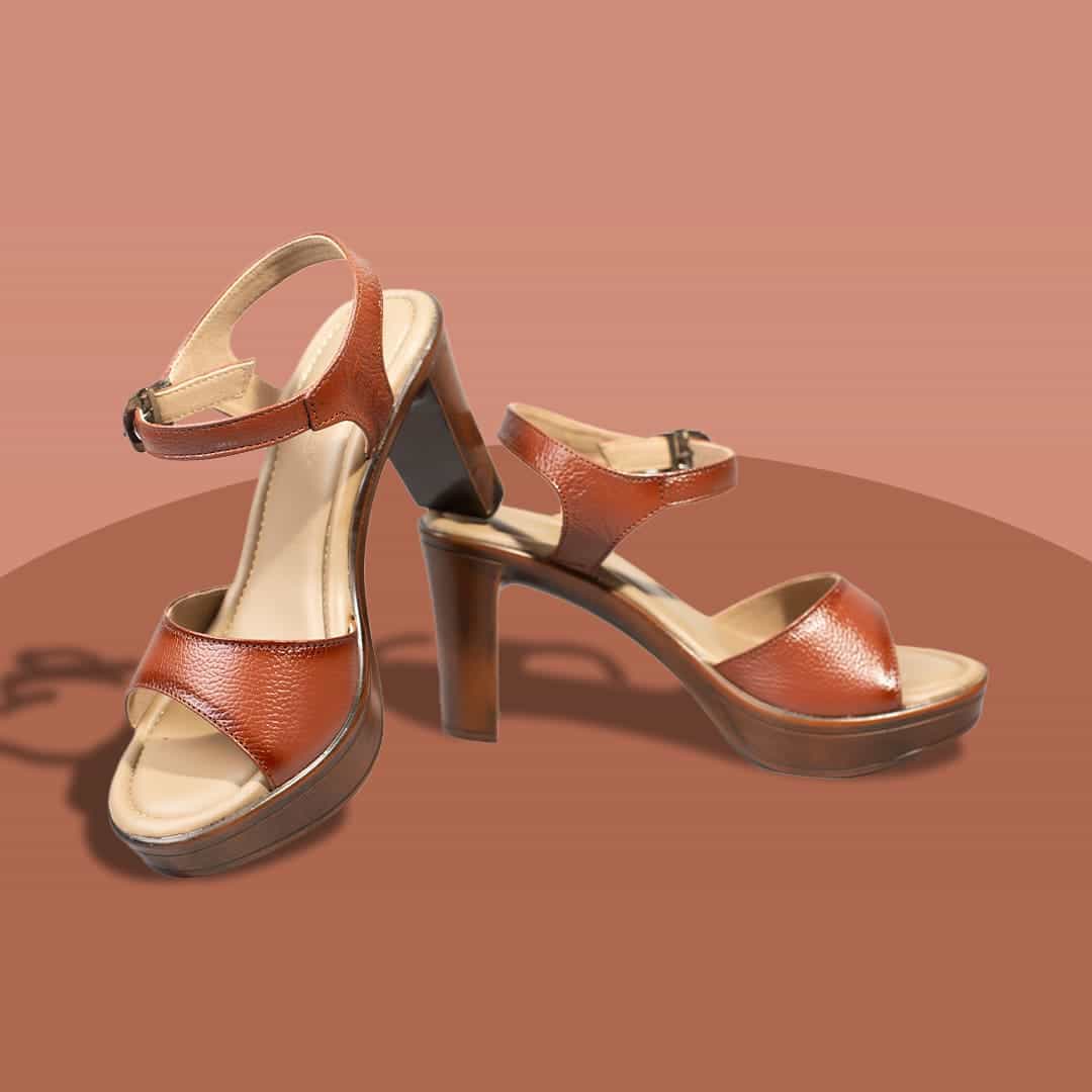 Golden Ladies Medium Heels Sandals at Best Price in Mumbai | Iss Footwear-sieuthinhanong.vn